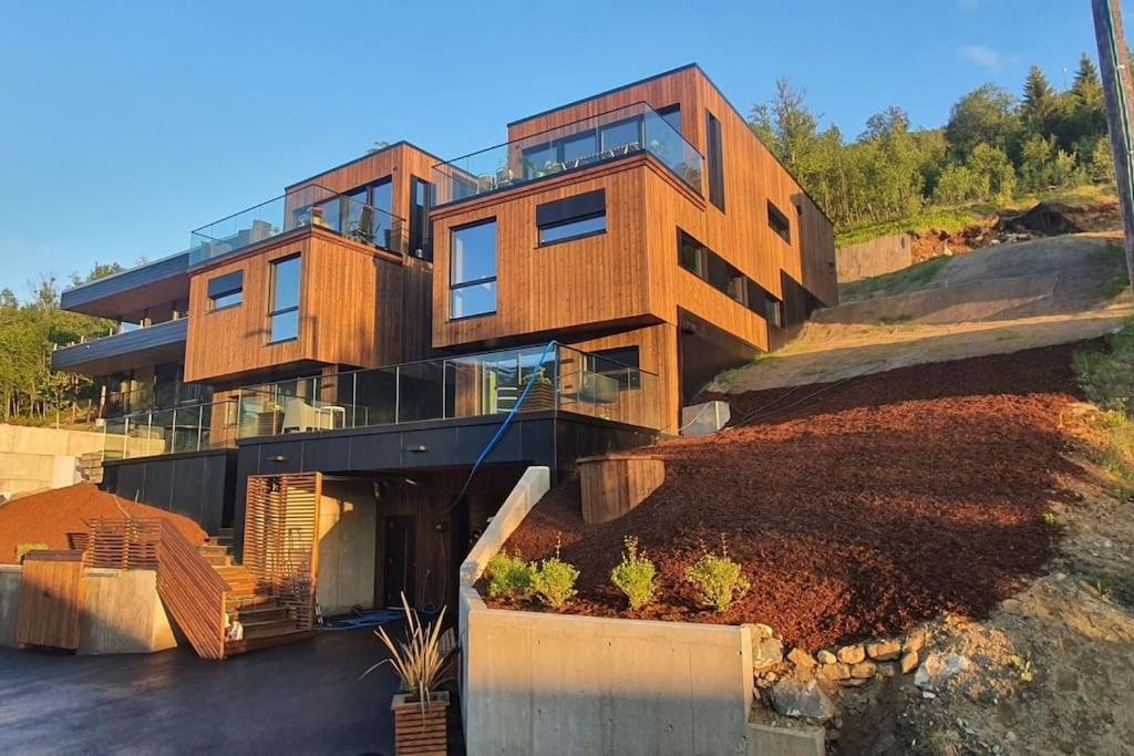 New, modern apartment with fantastic view - B&B