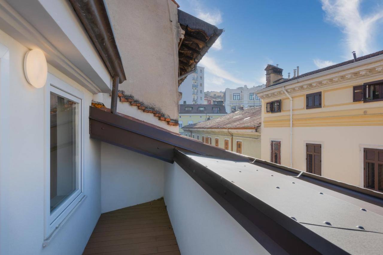 Blake, attico centrale con parcheggio a Trieste - B&B