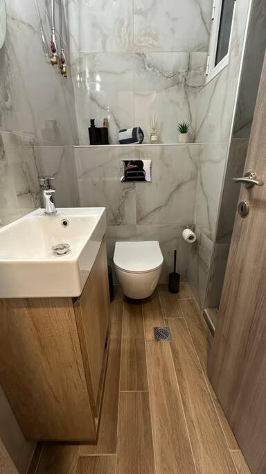 Tinyhug Apartment - B&B Dráma