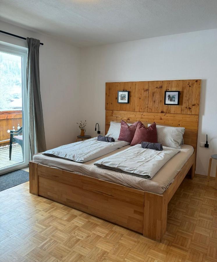 B&B St. Martin of Tennengebirge - Alpenchalet Basecamp Apartment 1 - Bed and Breakfast St. Martin of Tennengebirge