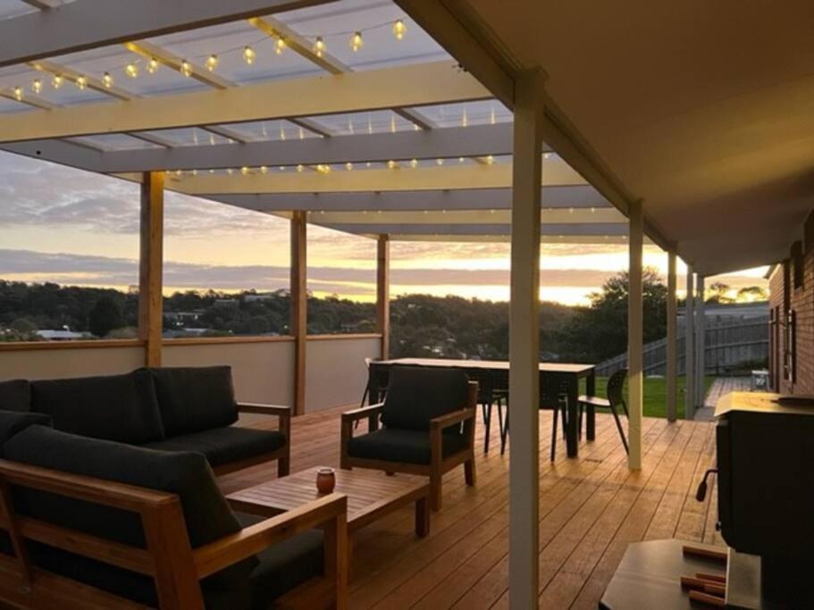 Cosy Beach House - Near Hot Springs. - B&B