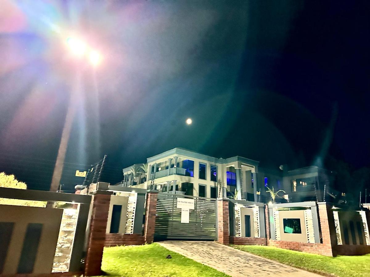 Tuscany Hill Manor - B&B Hartswater