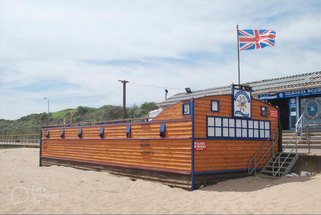 Superb 8 Berth Caravan, Golden Anchor Park - B&B