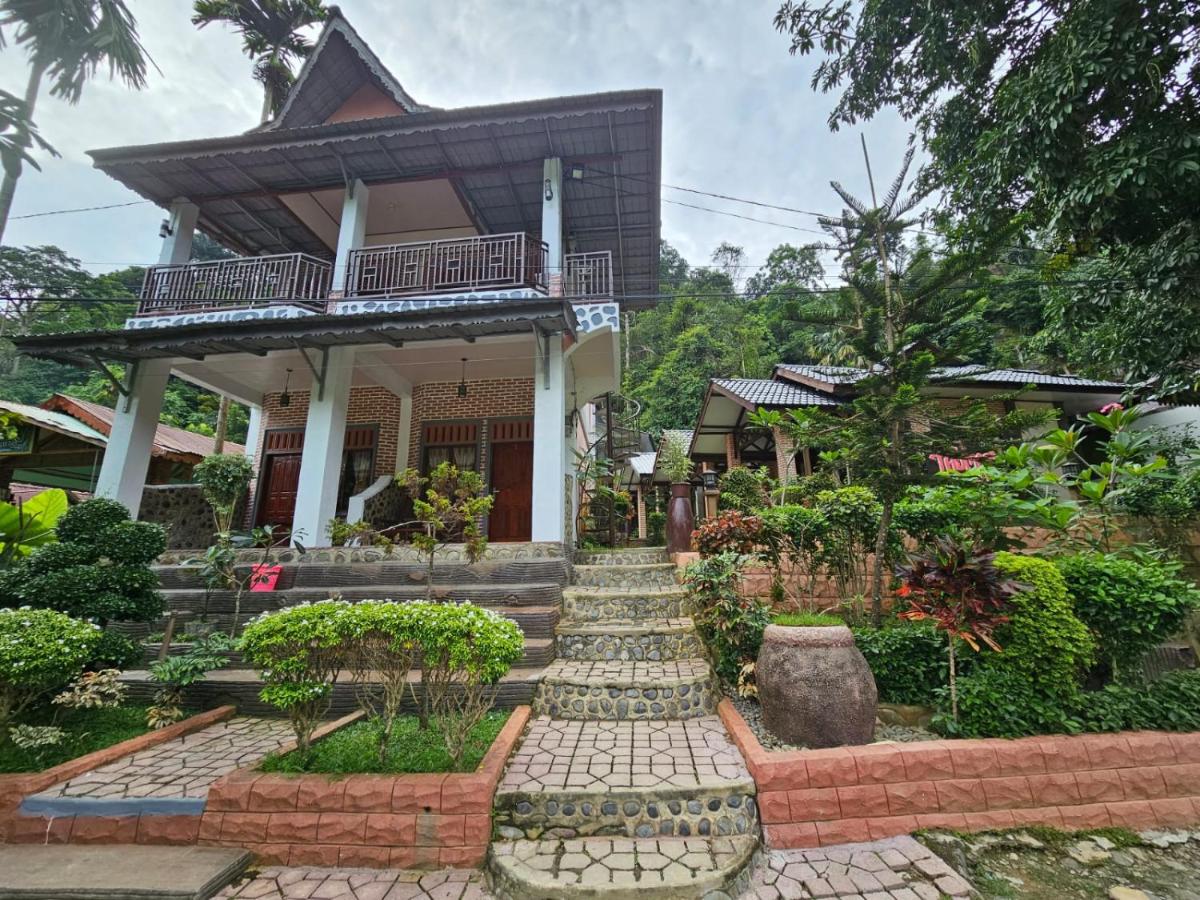 Thomas' Retreat Bukit Lawang - B&B
