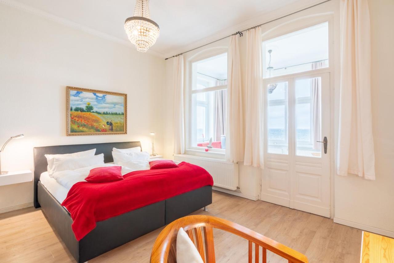Apartamento de 1 dormitorio con balcón y vistas al mar