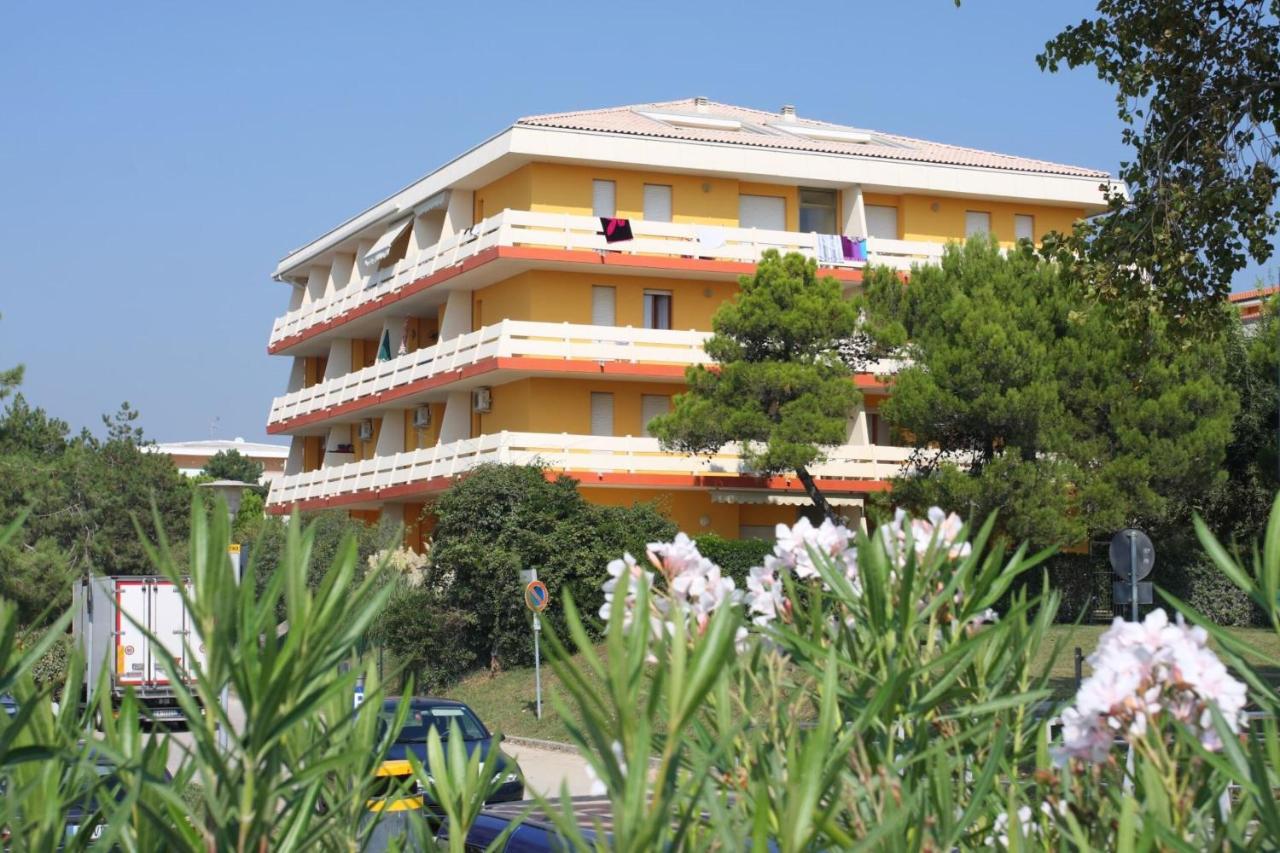 Nice flat with terrace-Beahost - B&B Bibione