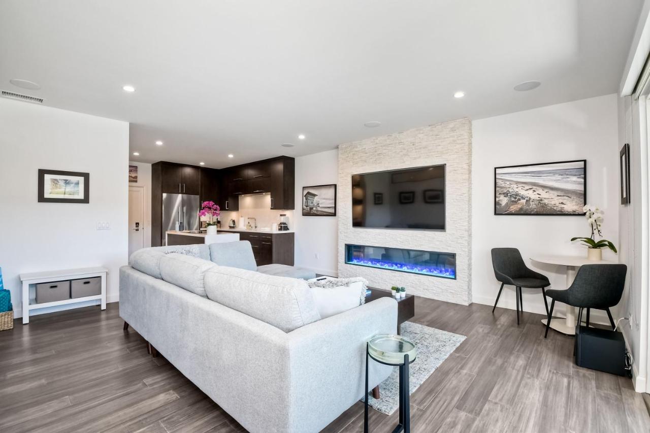 La Costa Luxury Condo - Fully Remodeled - B&B