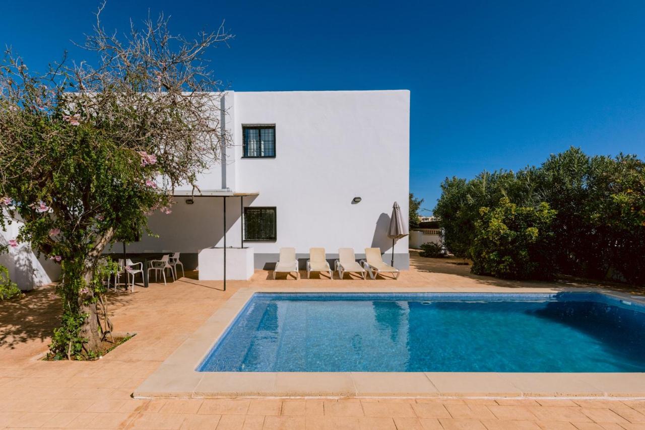 Villa Torres is a great villa only a 10 minute walk from the centre of Playa den Bossa - B&B Ibiza
