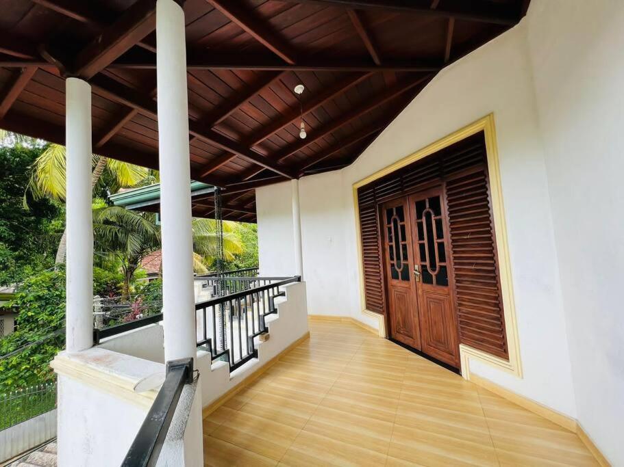 Modern Apartment near Galle Fort, Galle - Ferienwohnung