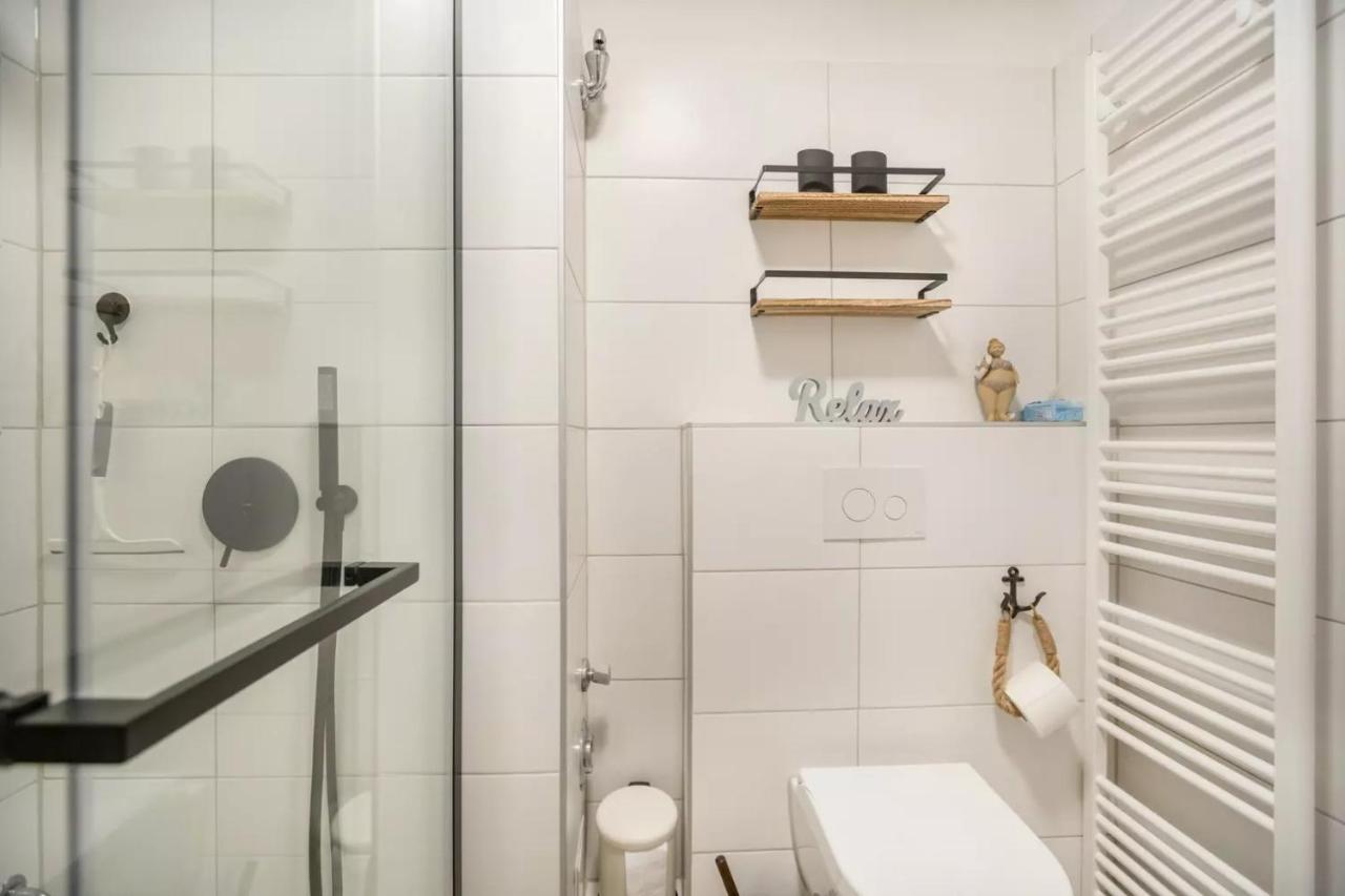 Apartement mit Balkon und WLAN - Bed and Breakfast Dornumersiel