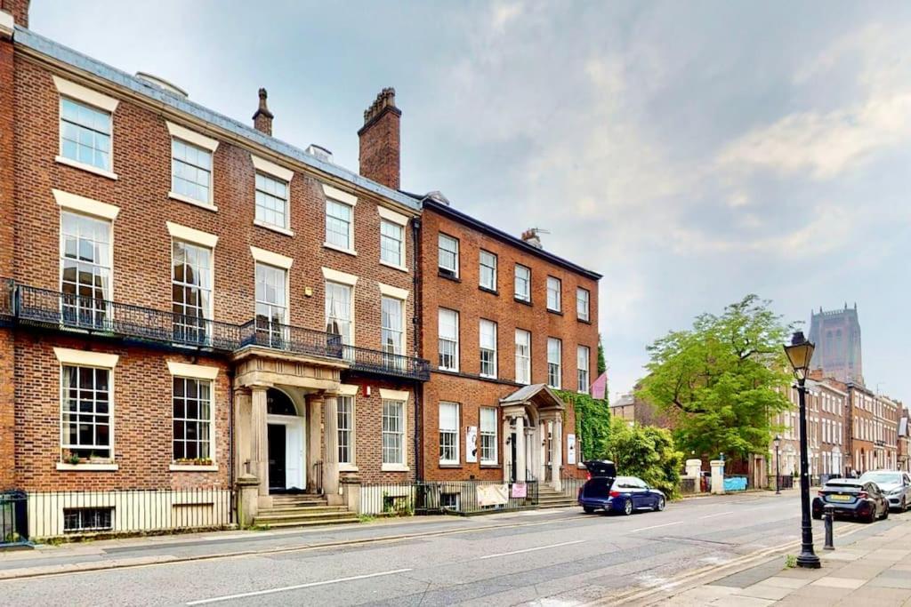 City Central Georgian House with Parking - B&B