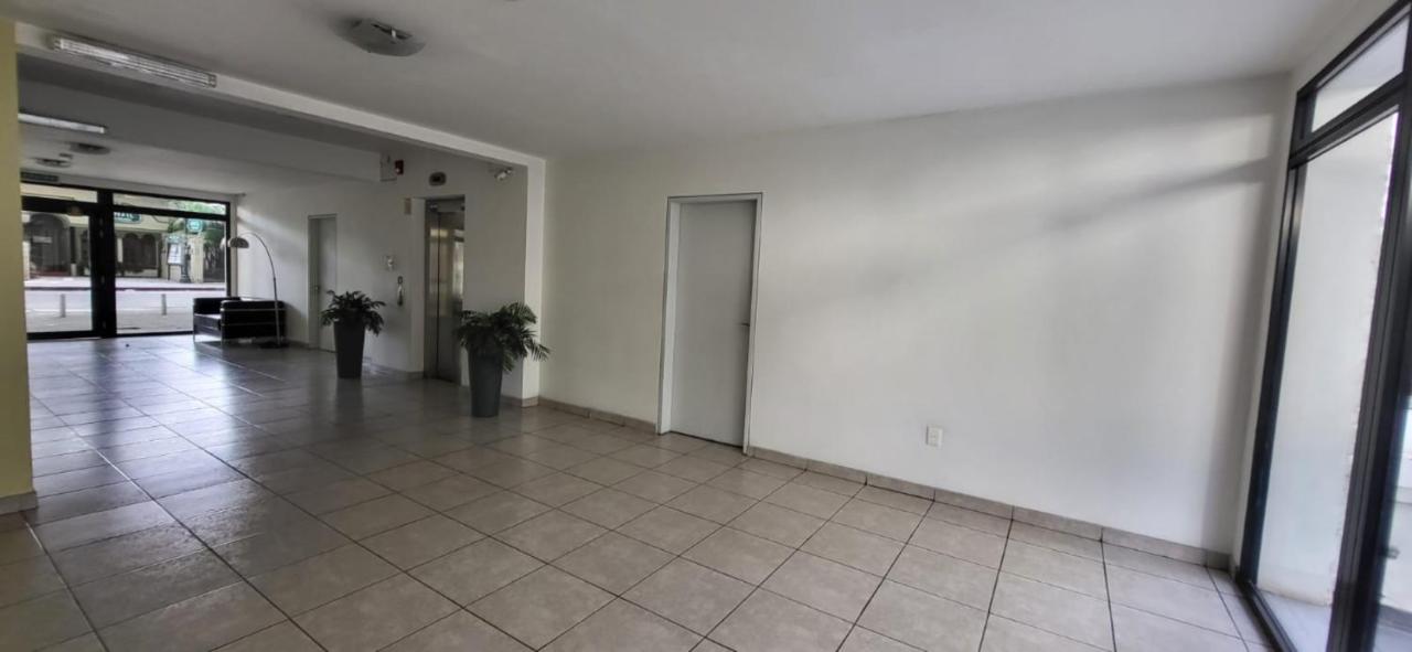 Amplio Studio en Pocitos - Chambres d’hôtes Montevideo