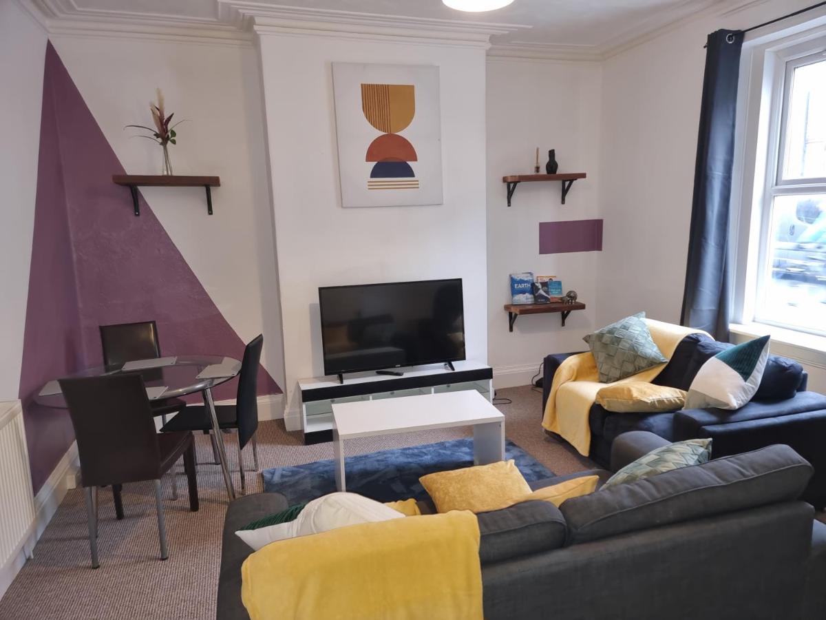 Whitby Elegance Free Parking, Close to Metro and Bus Station - B&B