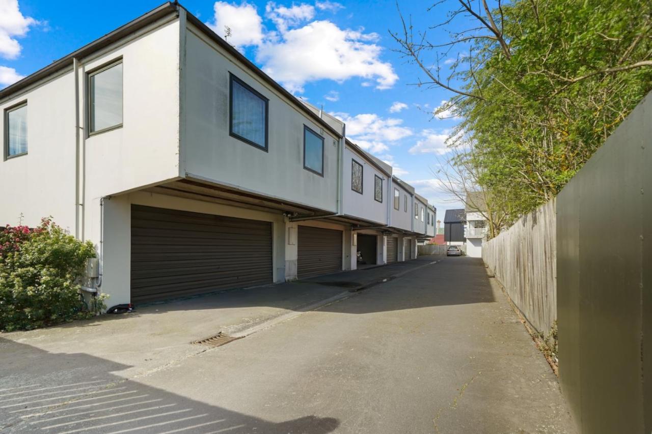 Chester St East - Christchurch Holiday Homes - B&B