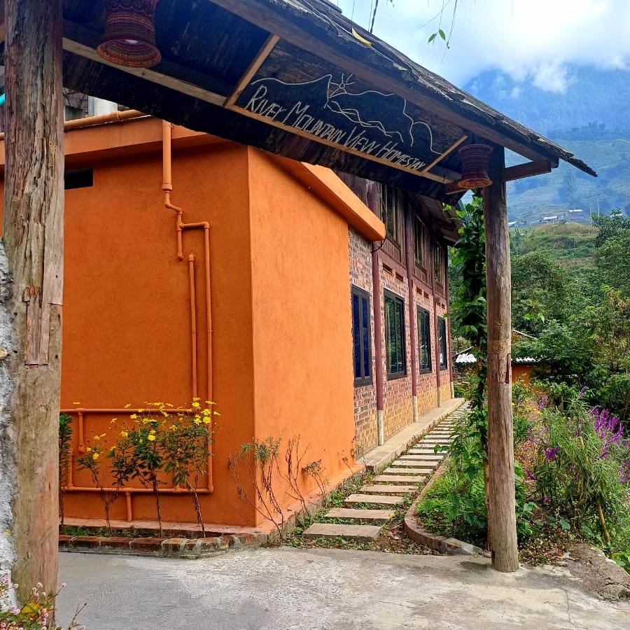 River mountain view homestay - B&B