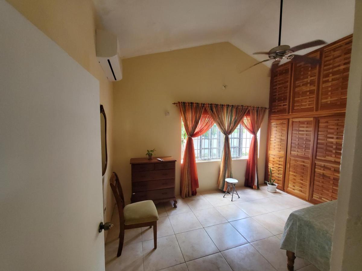 Queen Room with Garden View