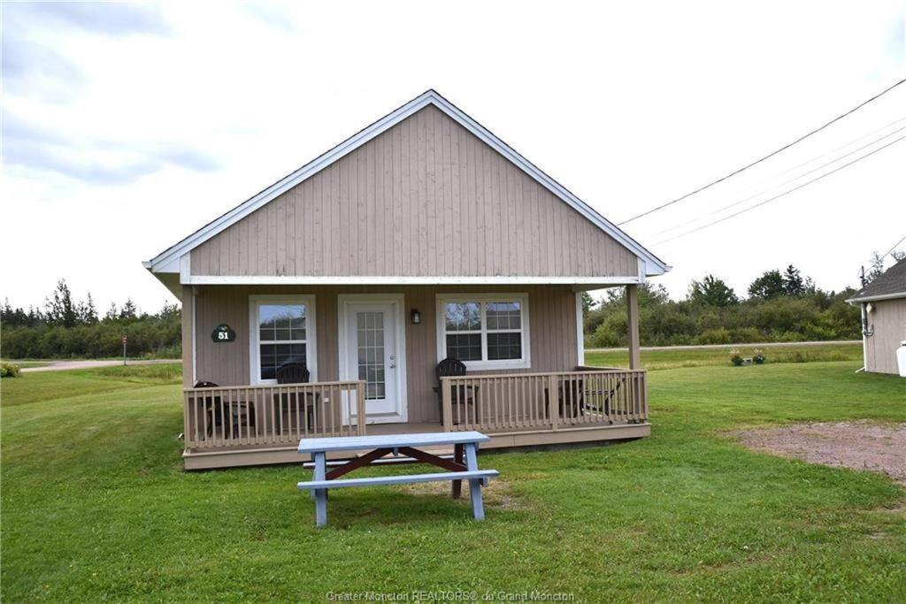 Beachside Cottage w/beach access - Aboiteau Beach - B&B
