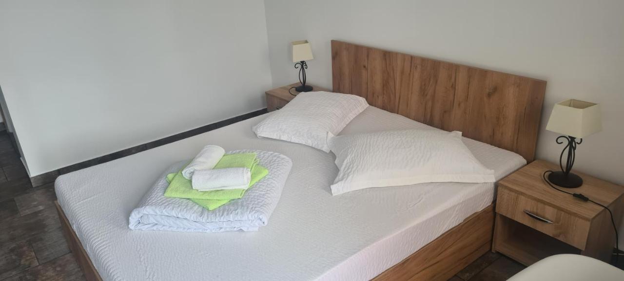 Habitación con cama grande