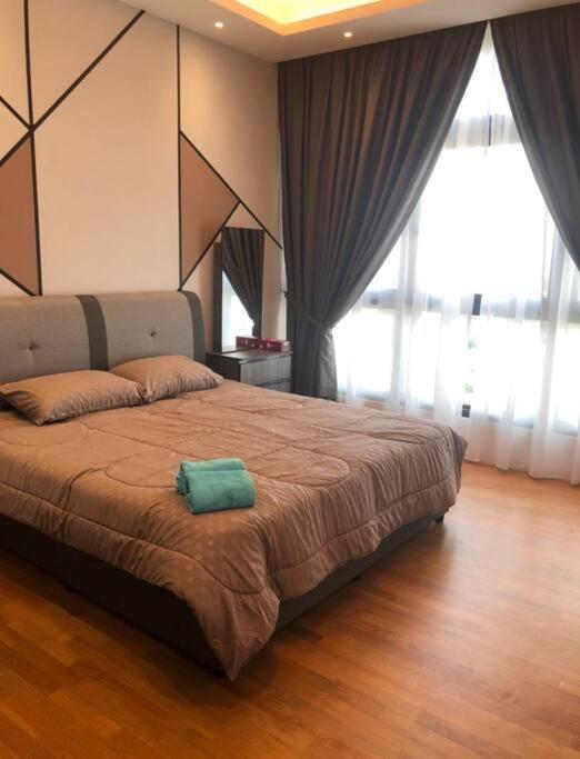 Paradigm Residence New 5-6Pax - Ferienwohnung