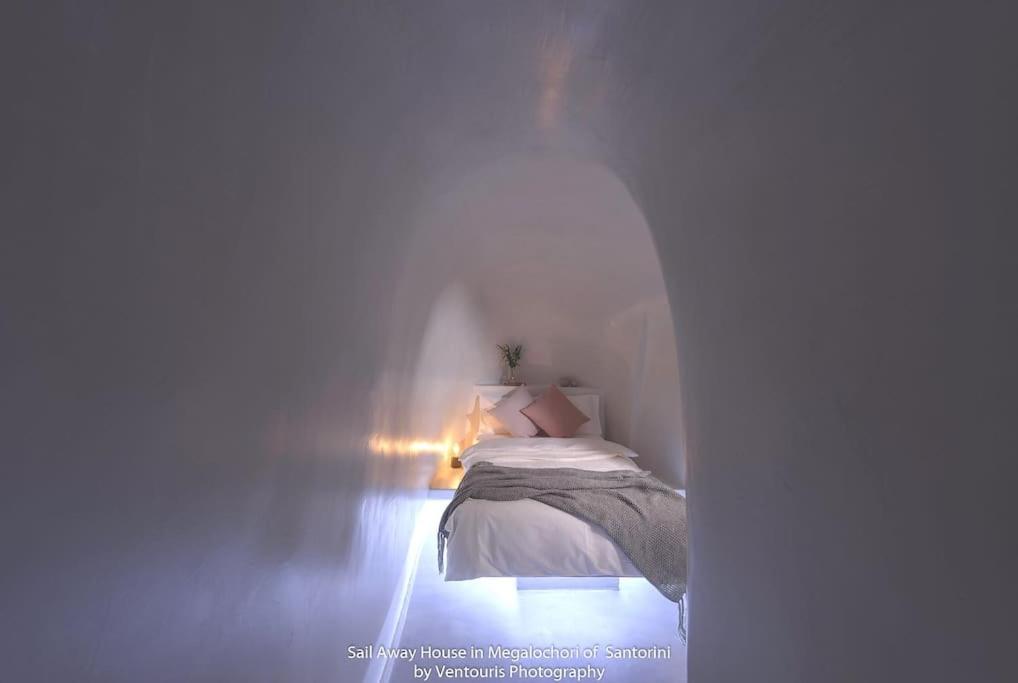 Sail Away House in Megalochori - B&B