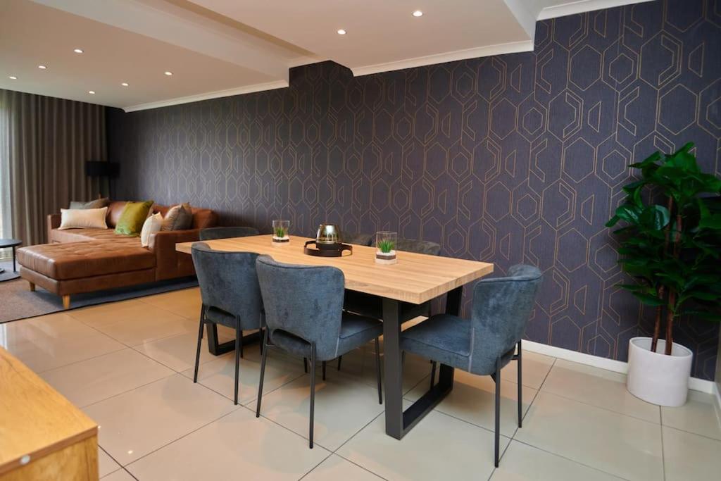 Unit 404 at Menlyn Place - B&B