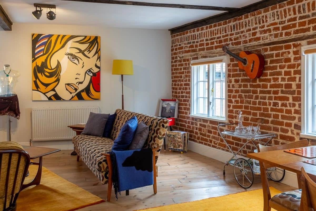 1960s Inspired City Centre Apartment for 4 with Parking - B&B Norwich