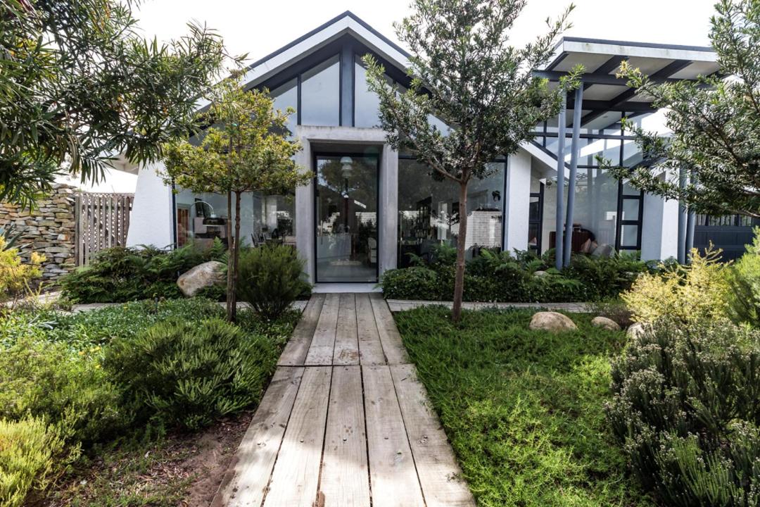 Leisure Isle 2 bedroom home with essential power. - B&B