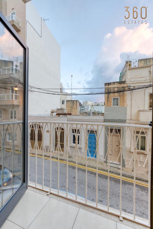 Modern 1BR home with Private Balcony in St Julians by 360 Estates - B&B