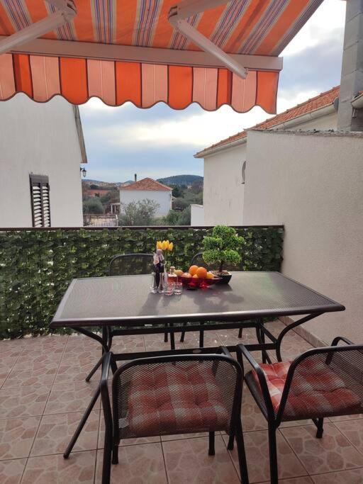 B&B Rogoznica - Apartman Sara - Bed and Breakfast Rogoznica