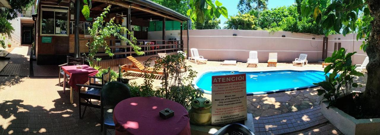 Hostel & Posada Noelia - Bed and Breakfast Puerto Iguazú