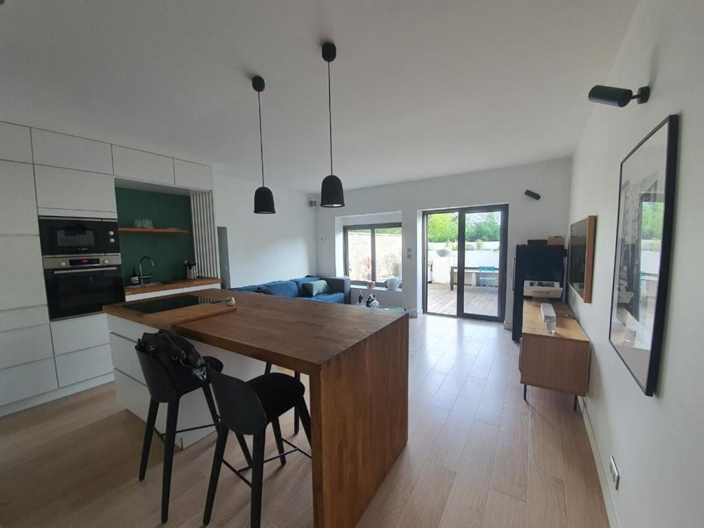 Charmant appartement Saint Cyr au mont d’or - B&B
