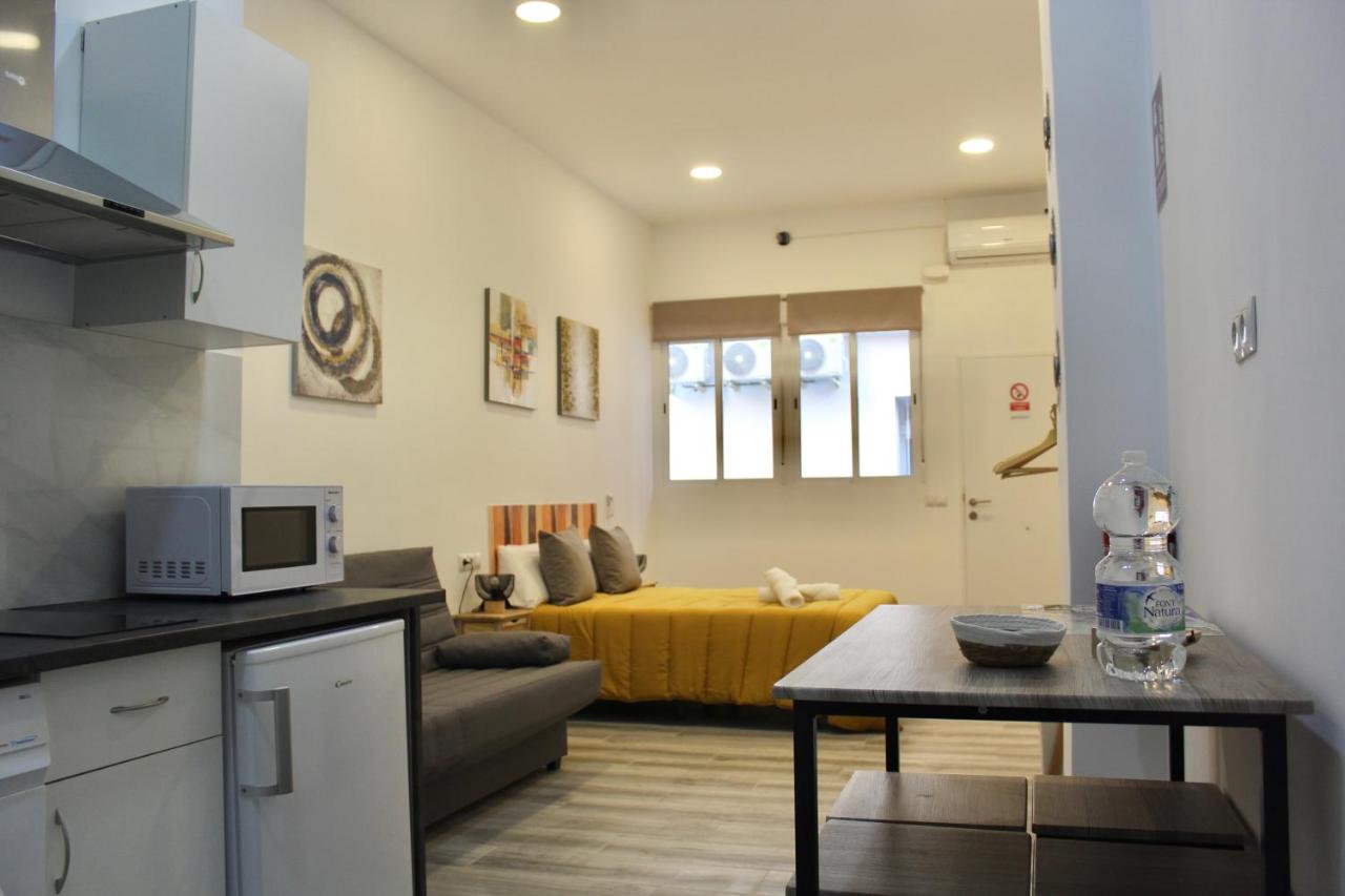 NUEVO ESTUDIO DIVINA PASTORA N-1 - Bed and Breakfast Málaga