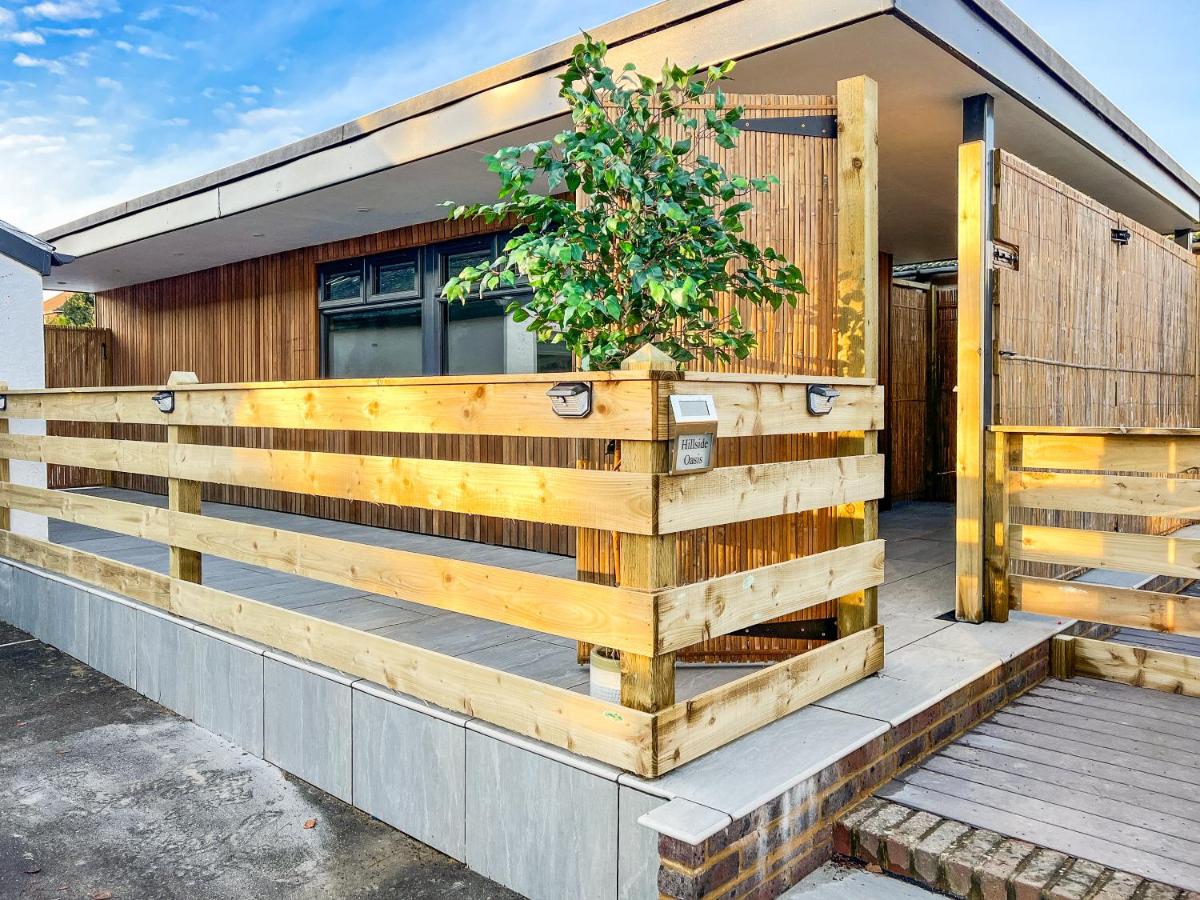 Cabin - Private Hot Tub & Swimming Pool - B&B Fareham