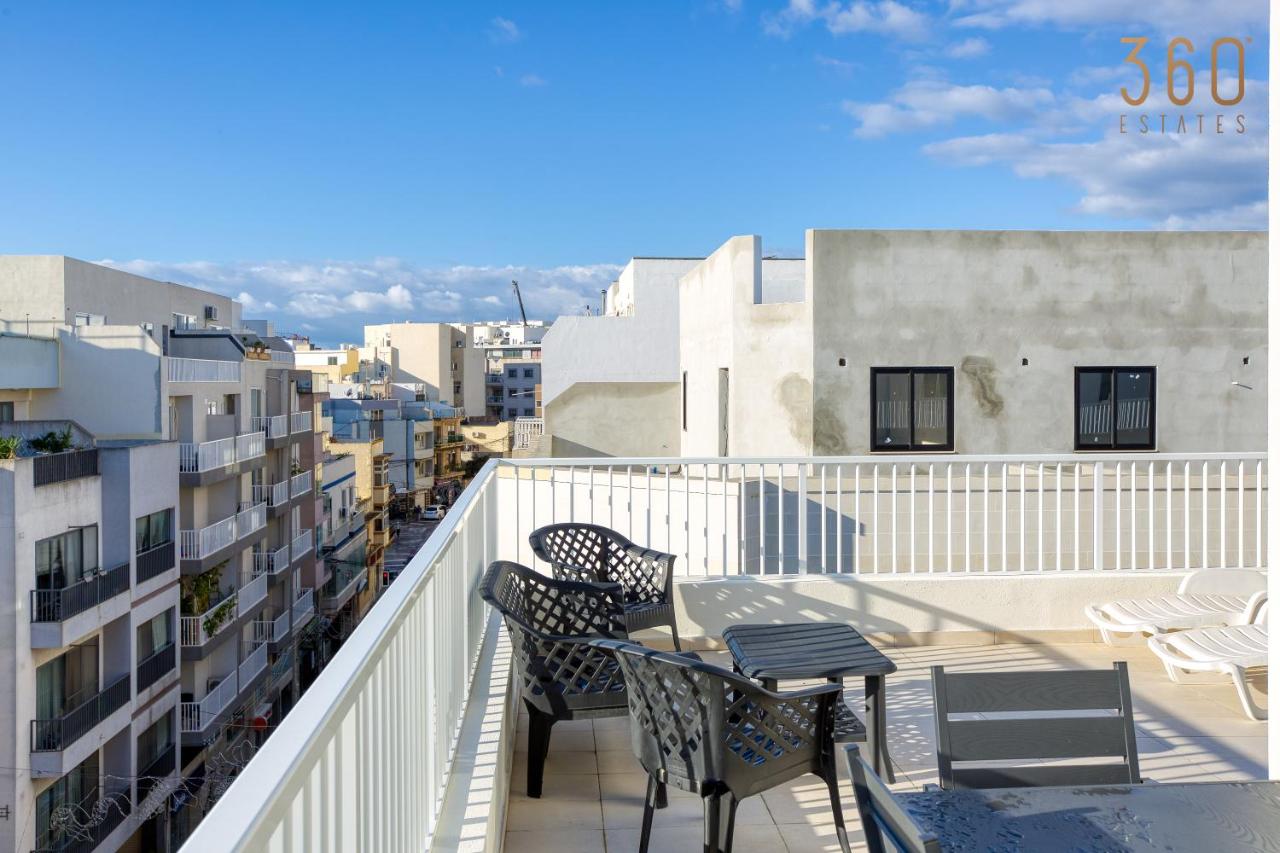 Sunny 2BR Penthouse with Spacious Rooftop Terrace by 360 Estates - Chambres d’hôtes