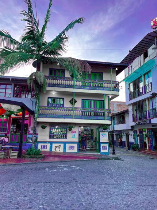 Apartamento Parque Central Guatapé - Bed and Breakfast