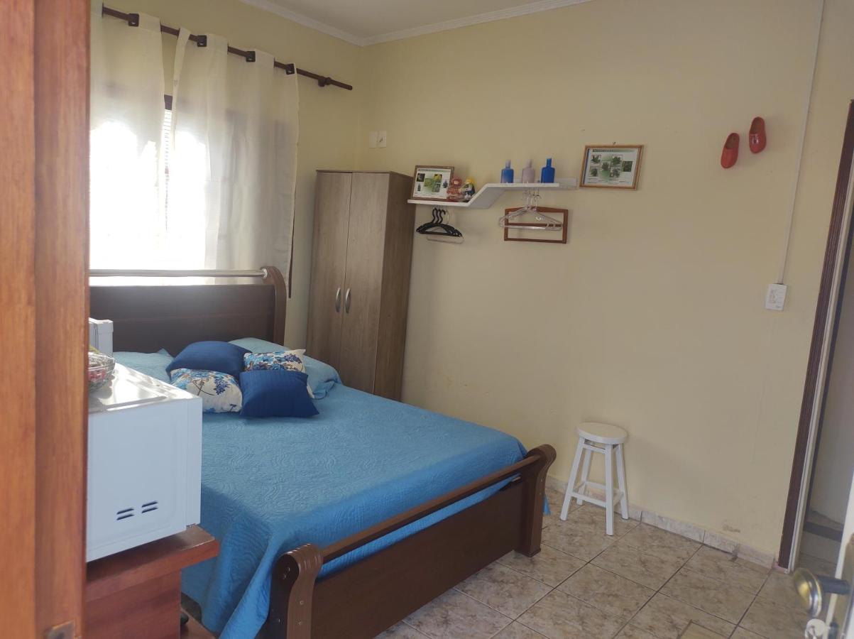 B&B Holambra - QUARTO CONFORTAVEL COM GARAGEM - Bed and Breakfast Holambra