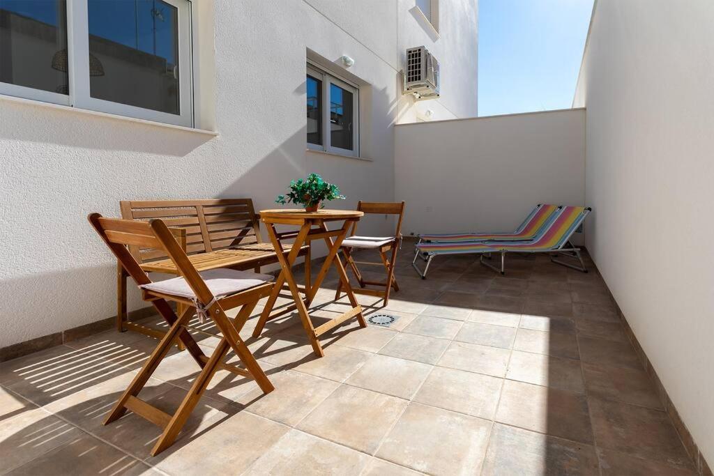 Apartment 50m from the sea, pool, AC, parking - B&B