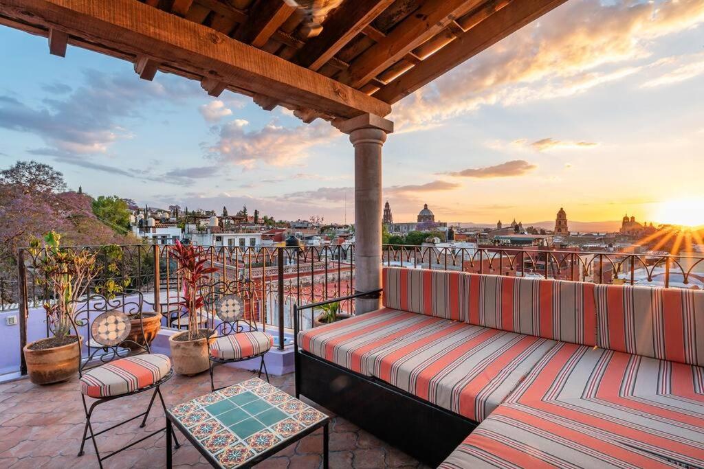 Casa Esperanza, 2BR Designer Charm & Rooftop Views - Bed and Breakfast San Miguel de Allende