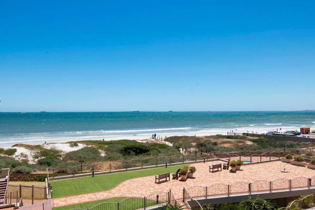 B&B Cape Town - Family Apartment with Uninterrupted Ocean Views - Bed and Breakfast Cape Town