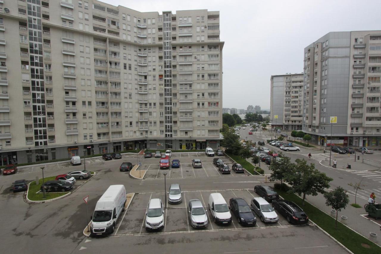 Kokpit - Stan Na Dan Novi Beograd Belvil, parking 5 evra dan - B&B