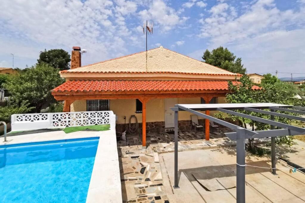 B&B Liria - Charming Villa in Lliria w/ Private Pool & Garden - Bed and Breakfast Liria