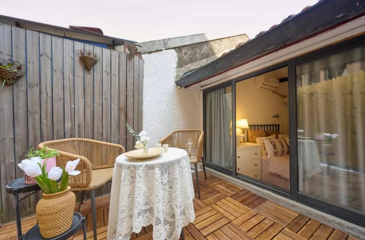 Shanghai Hills&Well-time Scandi Loft with Terrace Near Line2 Jing'an Temple - B&B