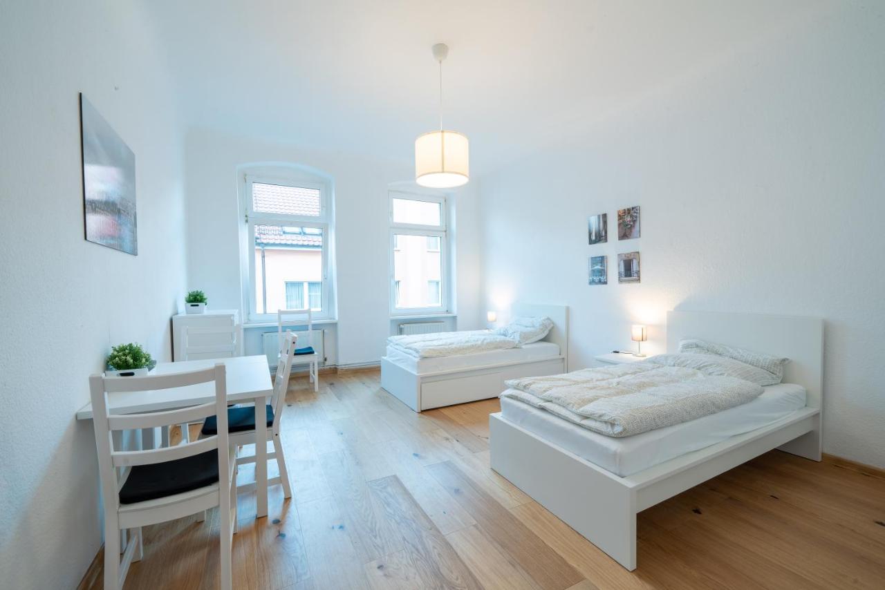 Apt Volt - Modern, neu, komplett ausgestattet, 4 Einzelbetten, zentral mit Waschmaschine Spülmaschine TV Herd Backofen Mikrowelle - B&B Fürstenwalde/Spree