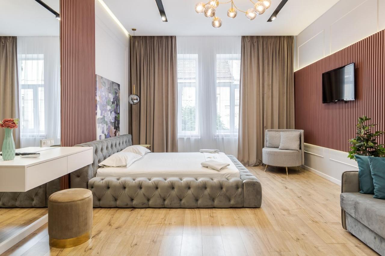 LEOGRAND Apartments on Leontovycha 17 - B&B