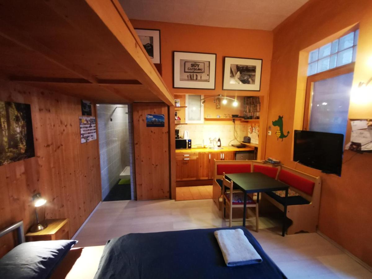 Apartment mit Balkon