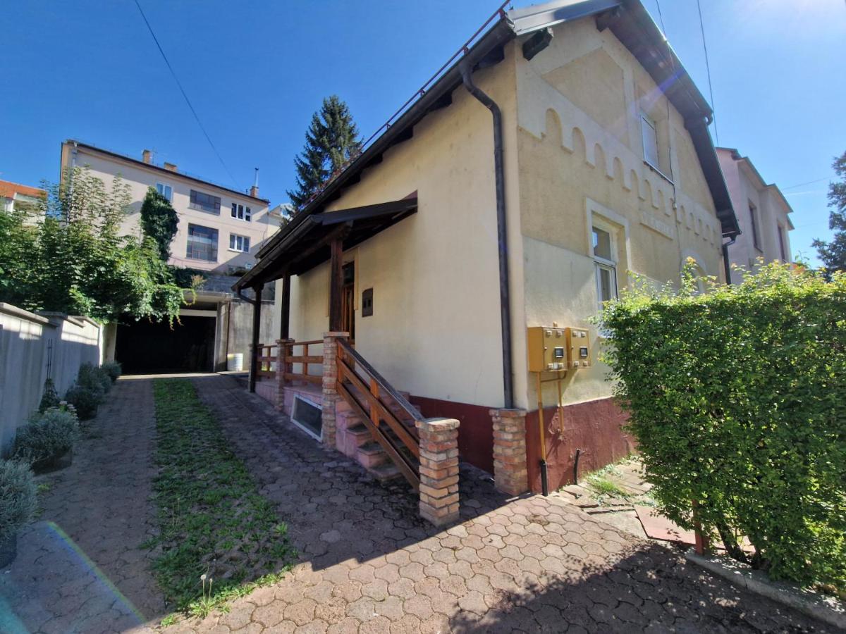 Apartment With Private Parking - B&B