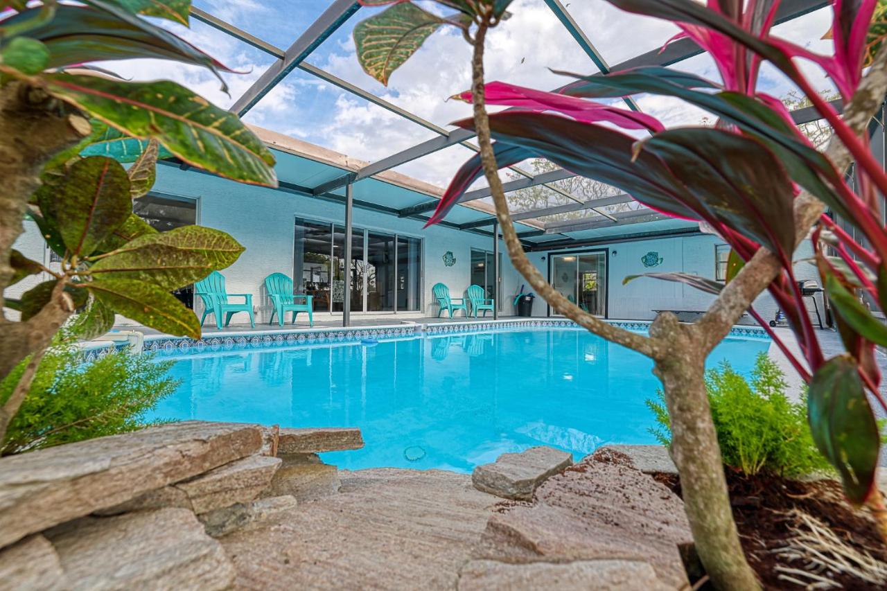 5 Bed 3 Bath Waterfront Pool! Great for families! - B&B