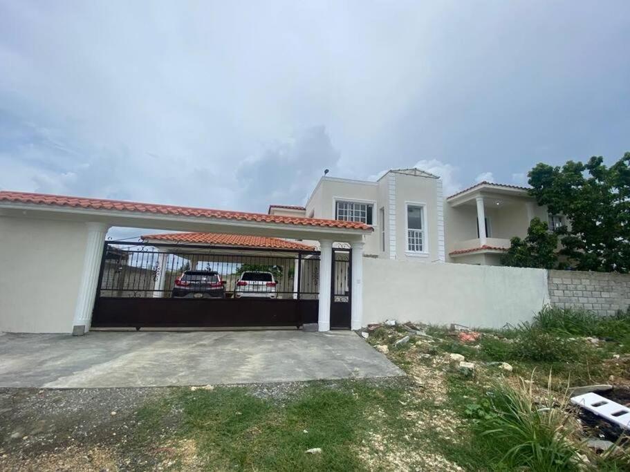 Villa Familiar con Piscina cerca Av Ecológica - Ferienwohnung