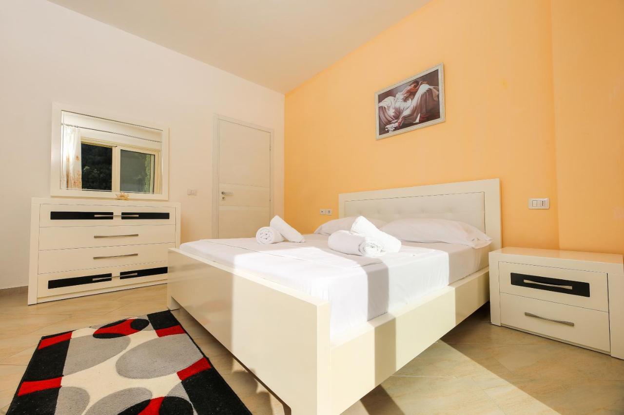 Apartment mit Balkon