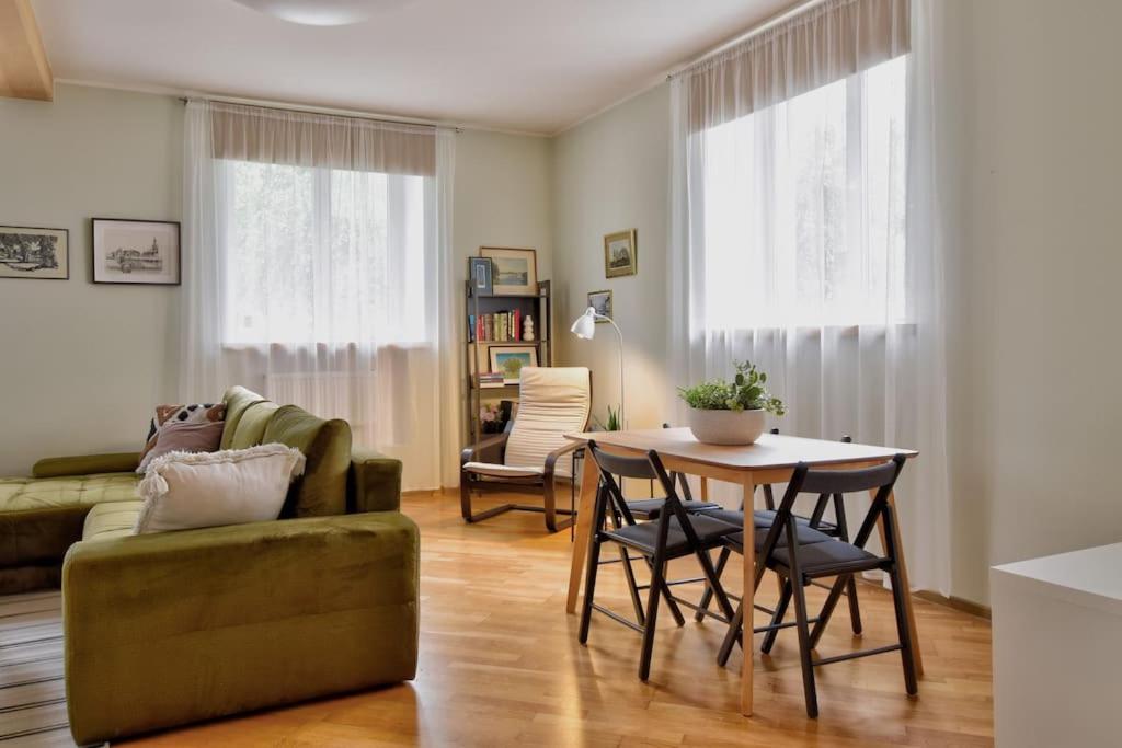 B&B Tallinn - Serene 1BR with Sauna & Private Entrance - Bed and Breakfast Tallinn